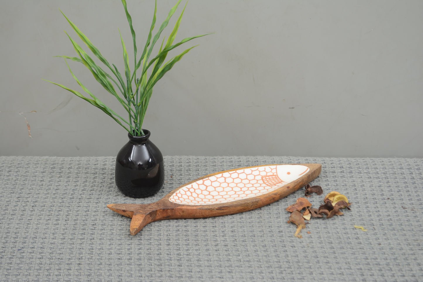 Foresthaven Hand Painted Fish Shape Wooden Serving Platter with Enamel for Food, Charcuterie and Decor