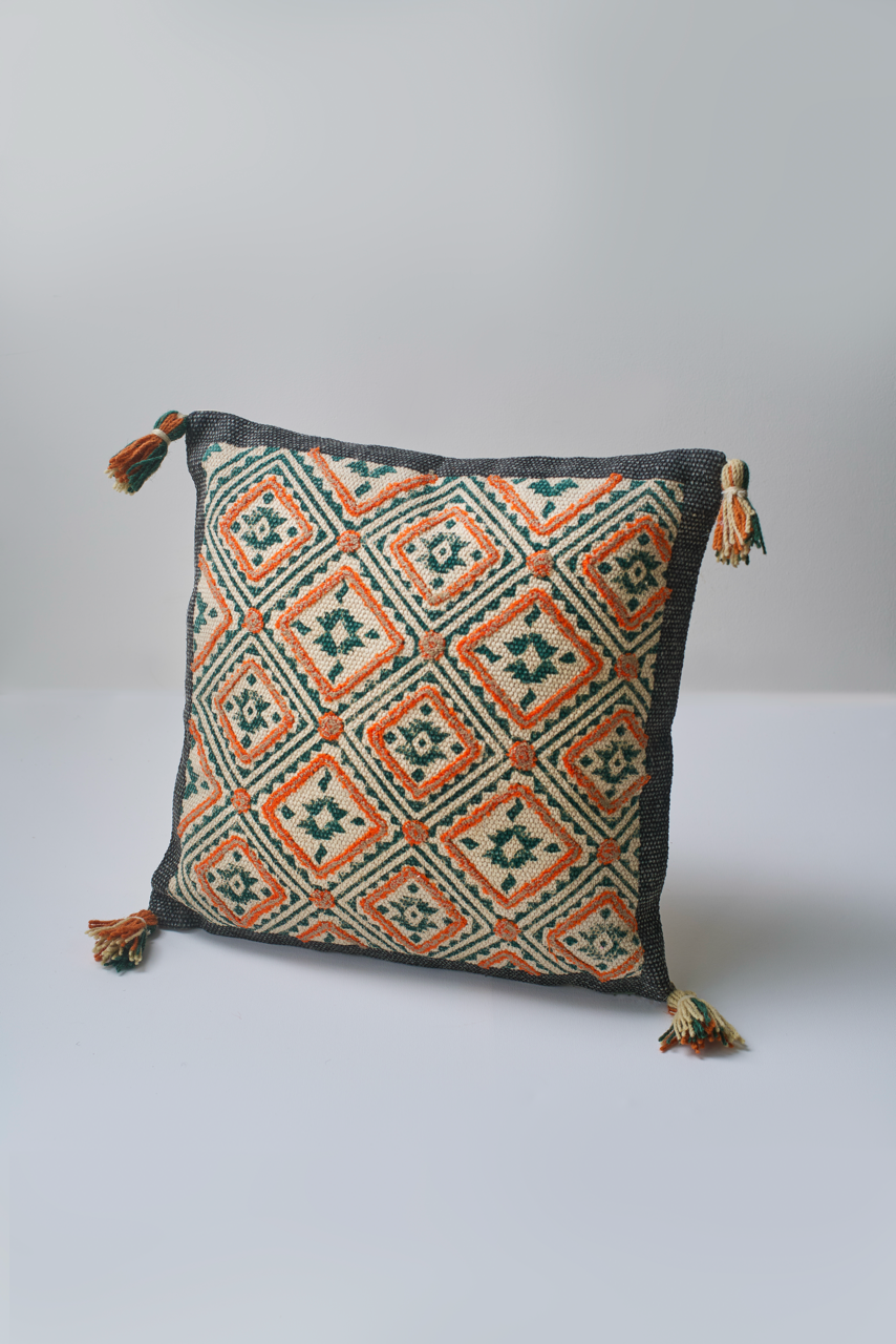 Diamonds Symmetrical Cushion with filler