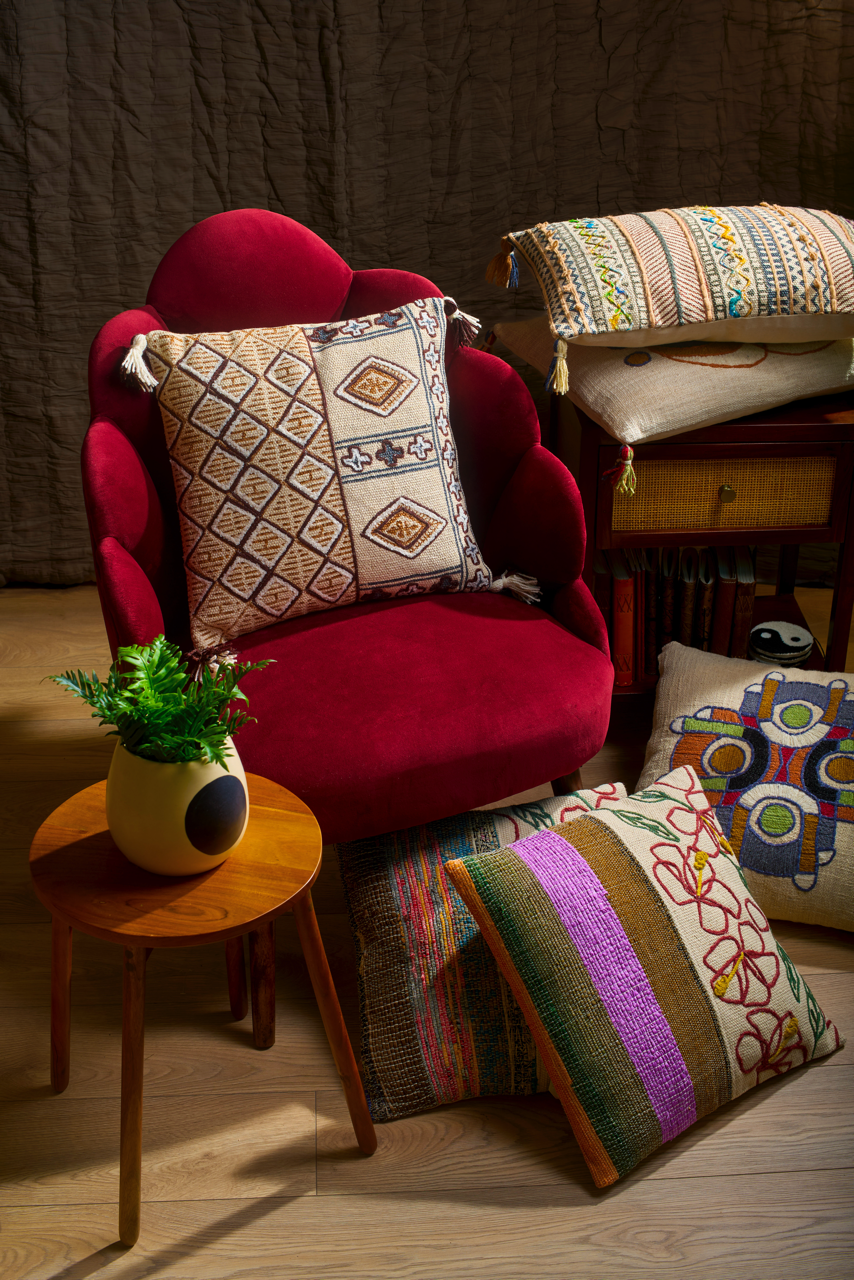 Diamonds Symmetrical Cushion with filler
