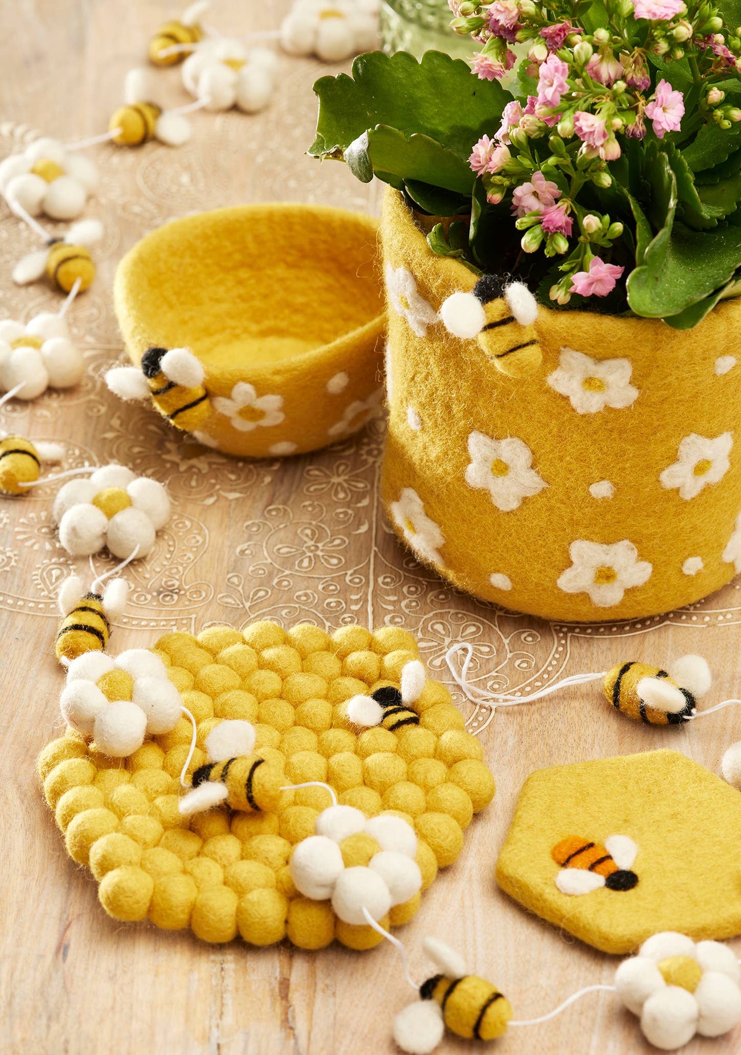 Felt Bee & Daisy Planter